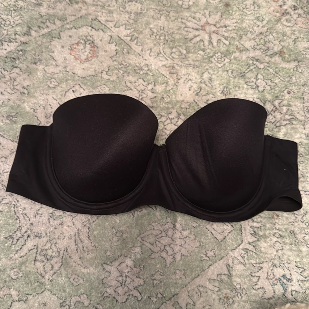 Strapless black bra